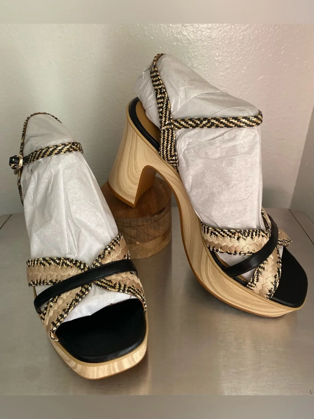 NEW-NATURALIZER WOMENS BLACK AND TAN WOVEN PLATFORM SANDALS